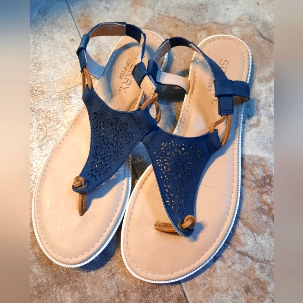 Size 8 navy Sperry thong sandals